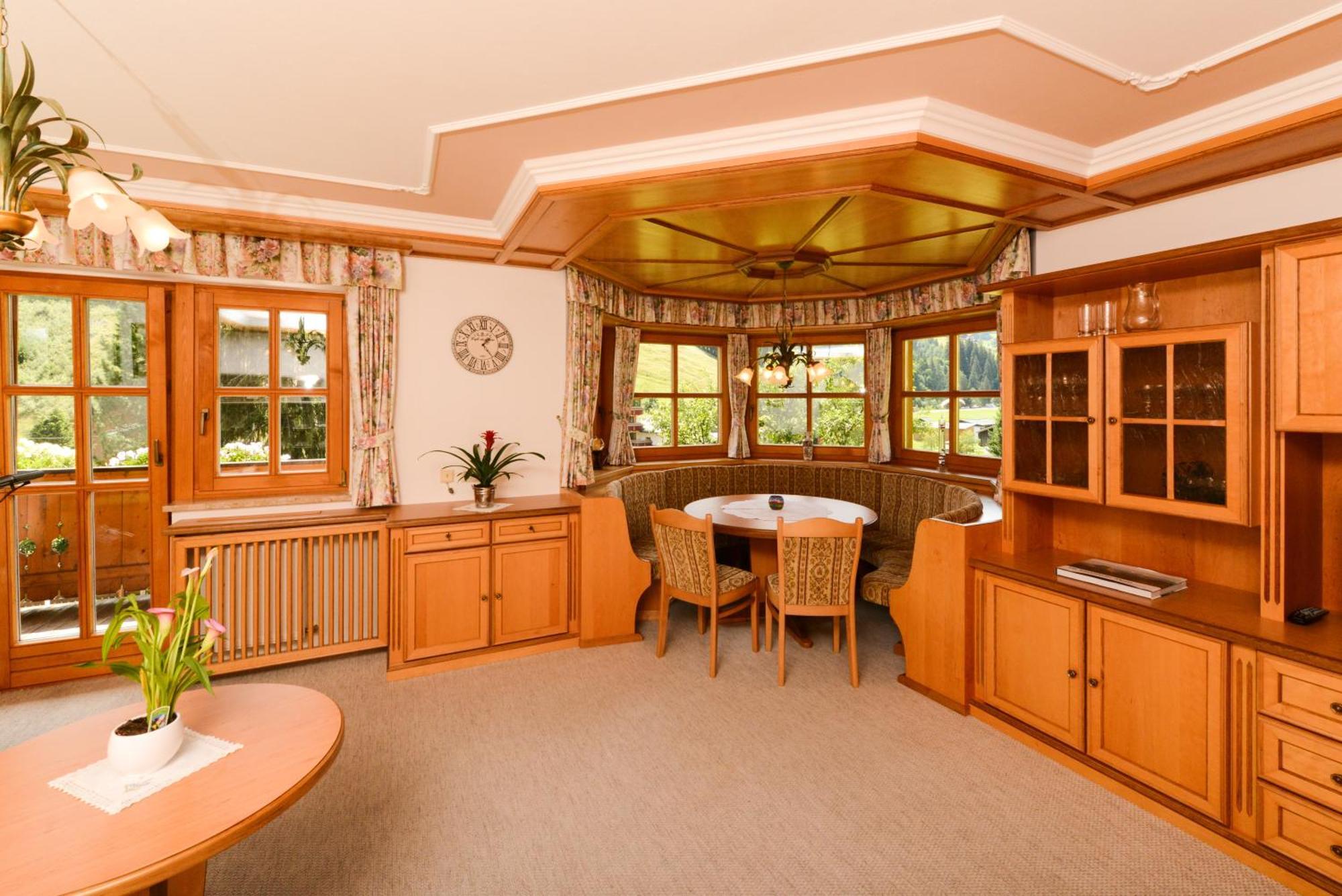 Hotel Barbarahof Saalbach, Inkl Jokercard Phòng bức ảnh